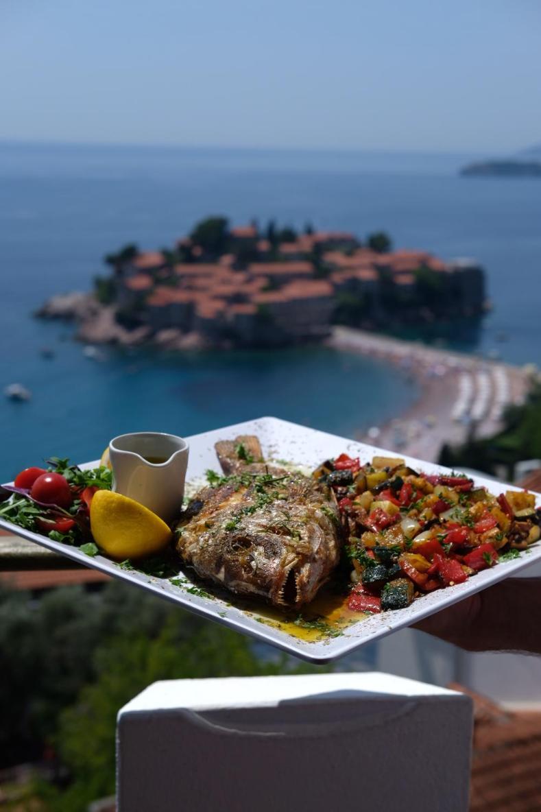 Hotel Adrovic Sveti Stefan Bagian luar foto