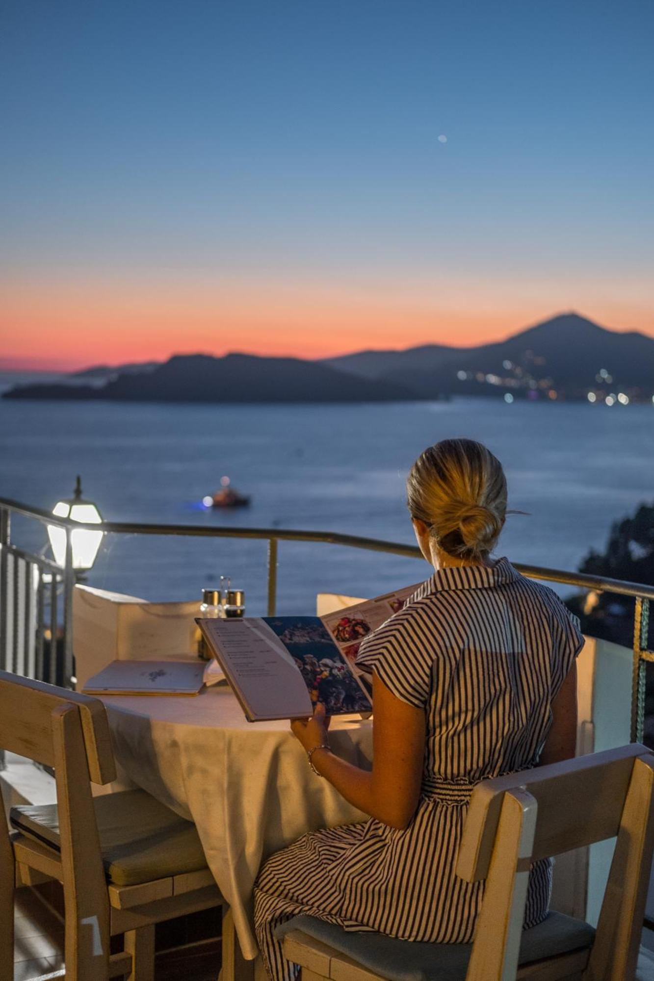 Hotel Adrovic Sveti Stefan Bagian luar foto