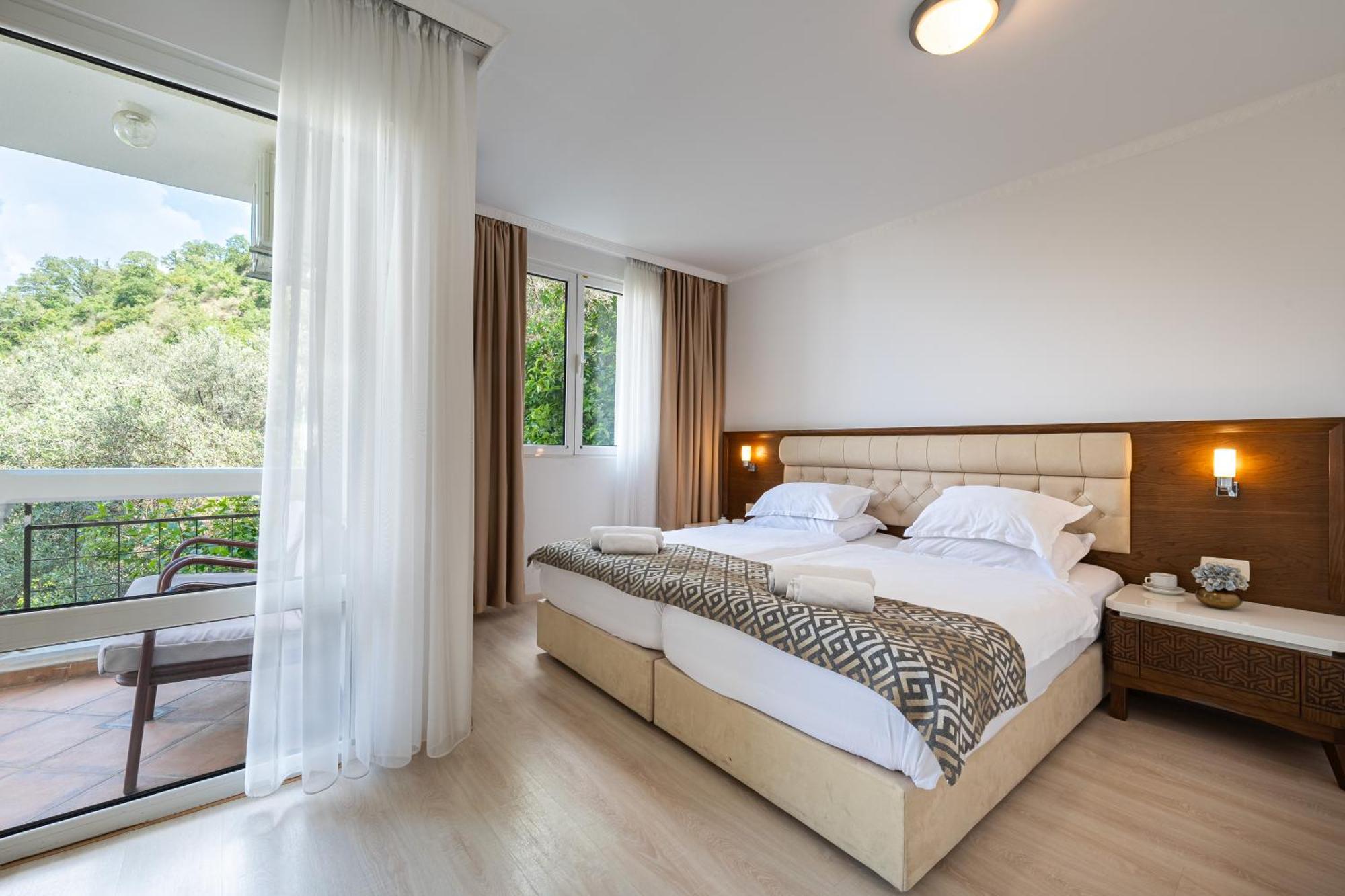 Hotel Adrovic Sveti Stefan Bagian luar foto