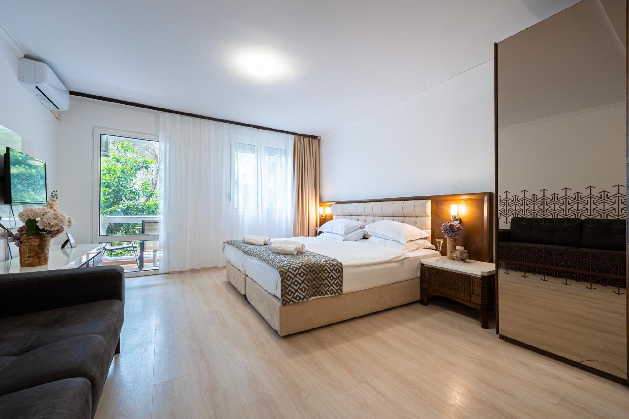Hotel Adrovic Sveti Stefan Bagian luar foto