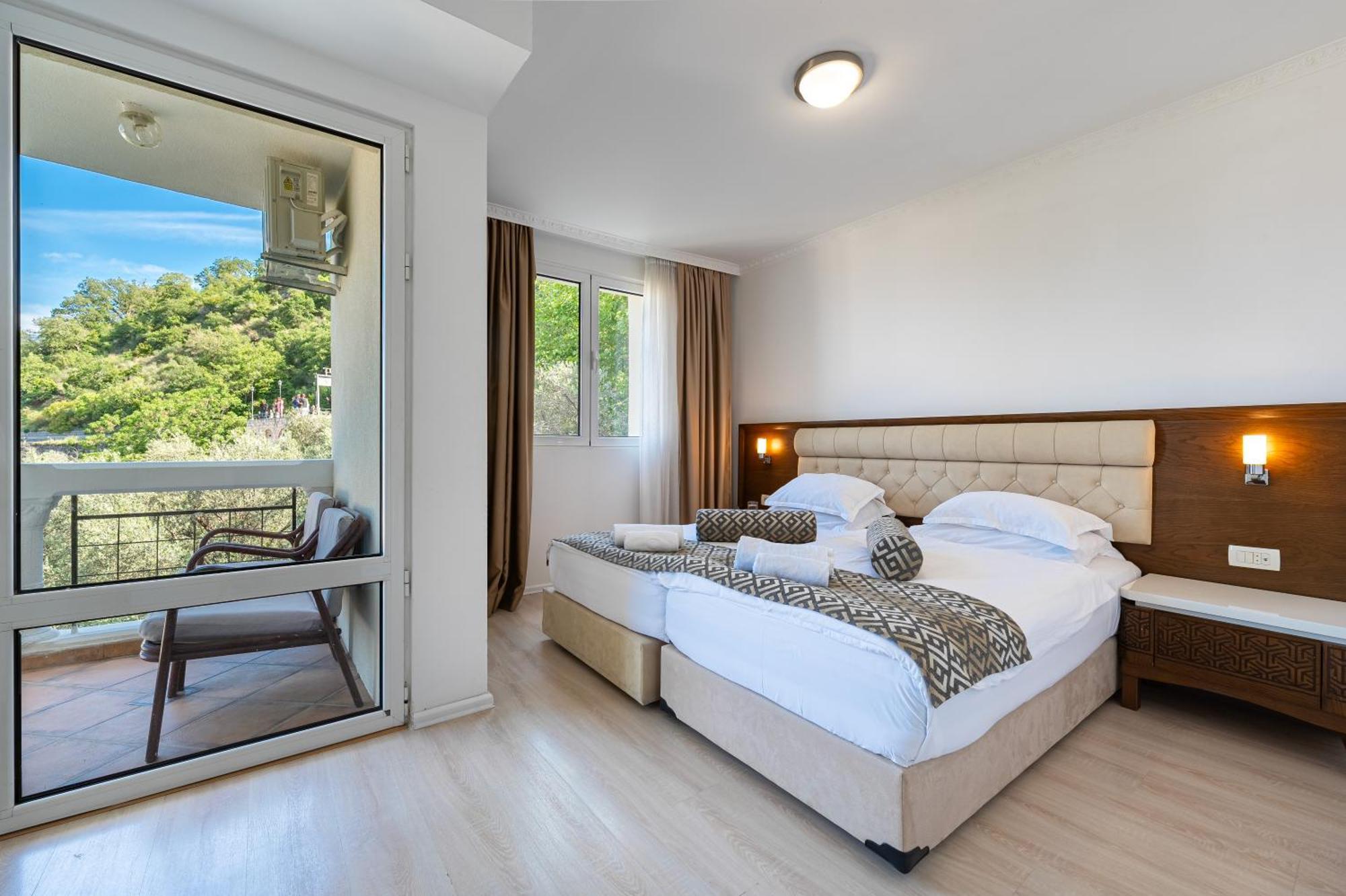 Hotel Adrovic Sveti Stefan Bagian luar foto