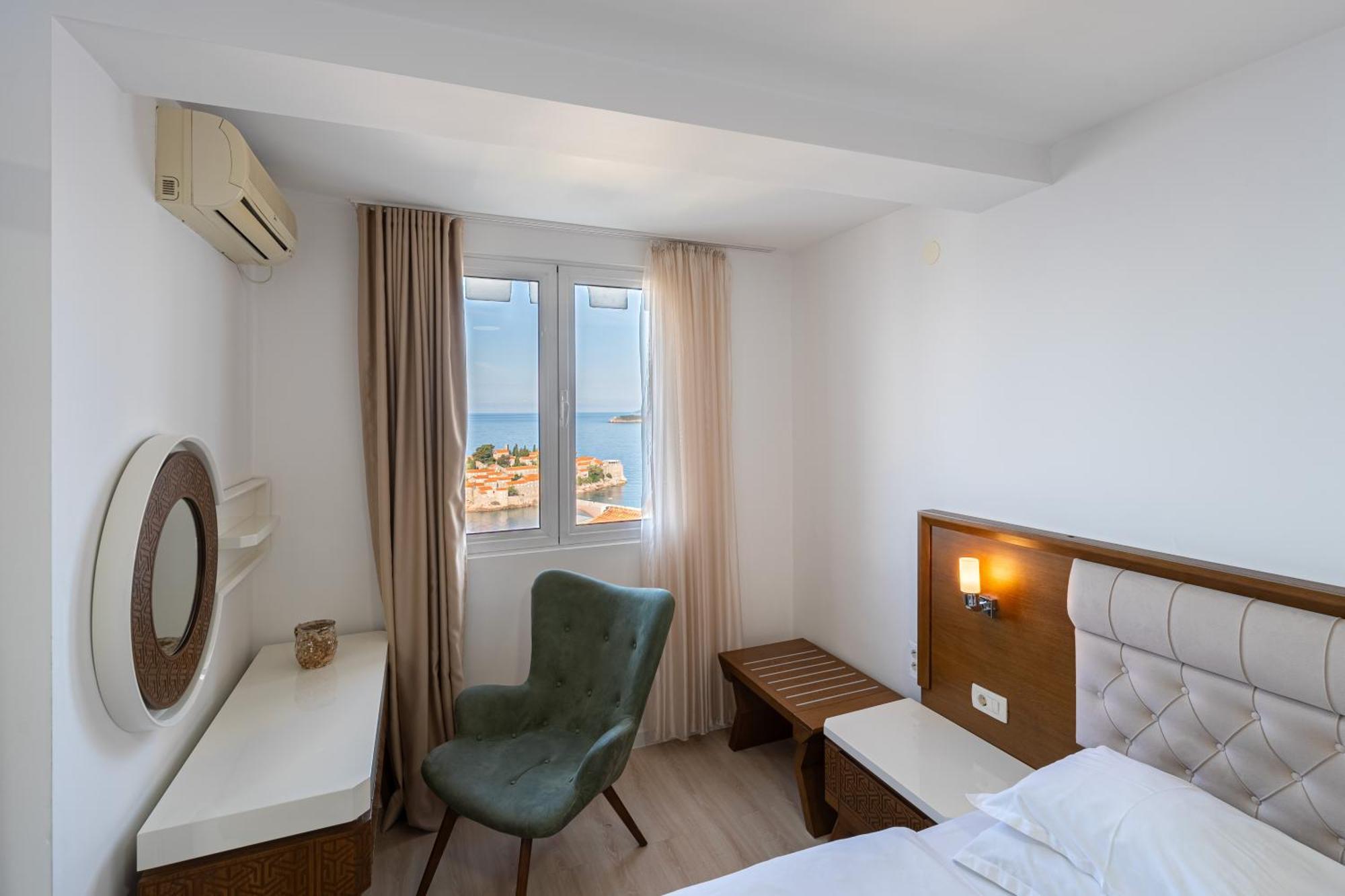 Hotel Adrovic Sveti Stefan Bagian luar foto