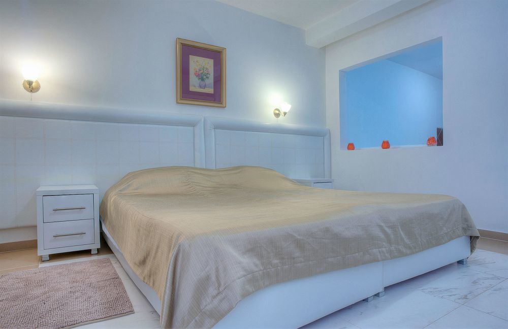 Hotel Adrovic Sveti Stefan Bagian luar foto