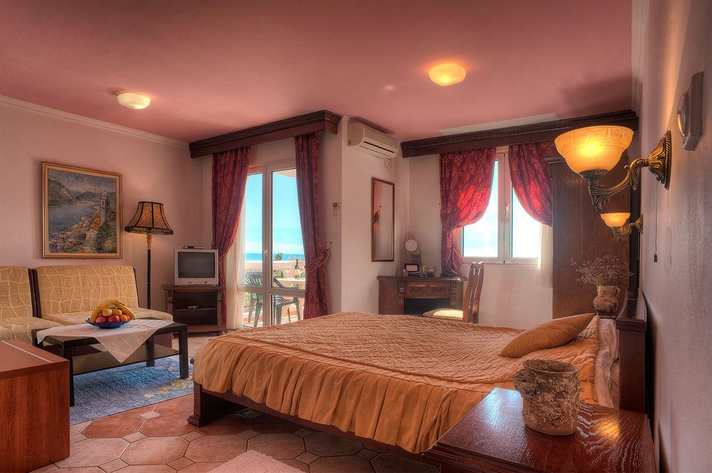 Hotel Adrovic Sveti Stefan Bagian luar foto